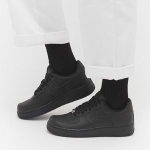 NEW — W Nike Air Force 1 ‘07 in Black